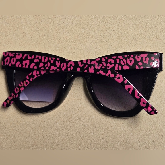 Betsey Johnson Pink Leopard Print Sunglasses - Picture 4 of 5
